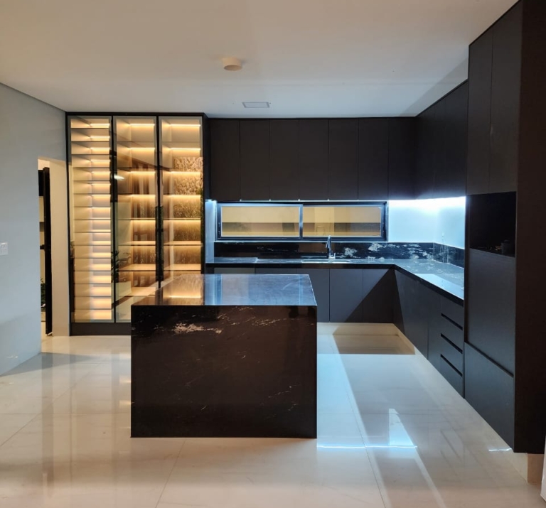 Casa Térrea Exclusiva de 320m² | Condomínio Mirante do Fidalgo