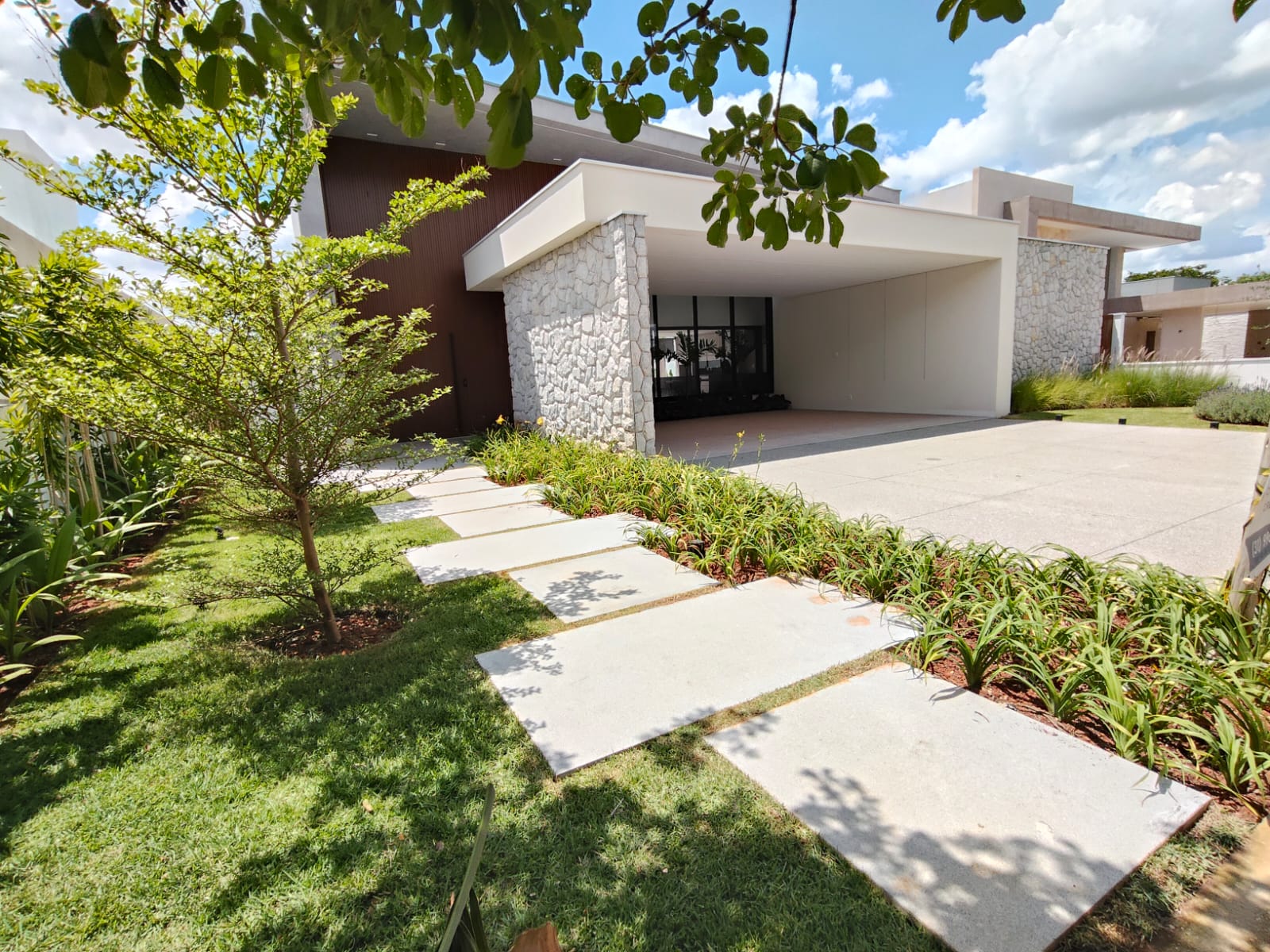 WhatsApp Image 2025-11-26 at 18.17.01 (1)