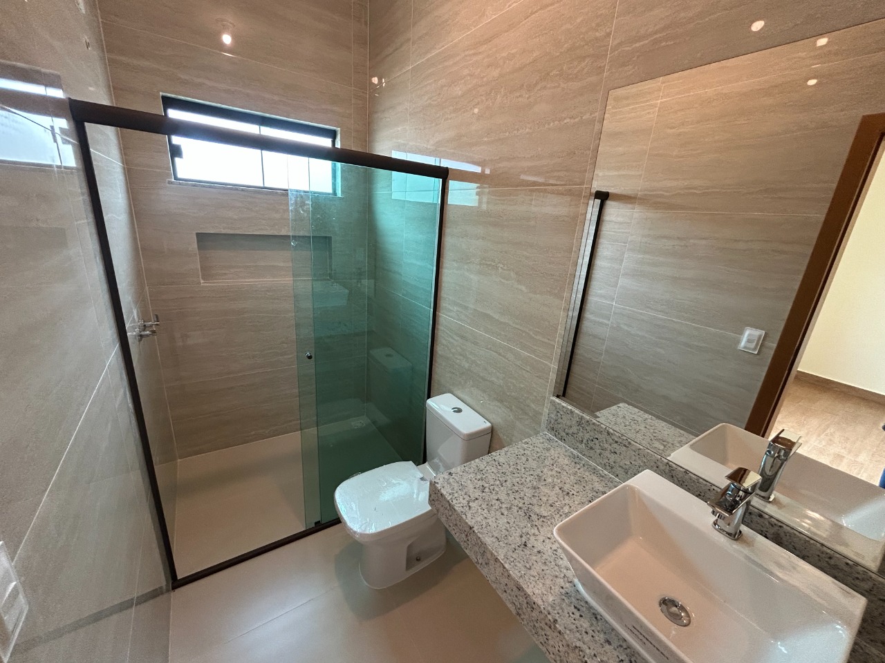 i4MERN6k5_293668fbbeca3c252