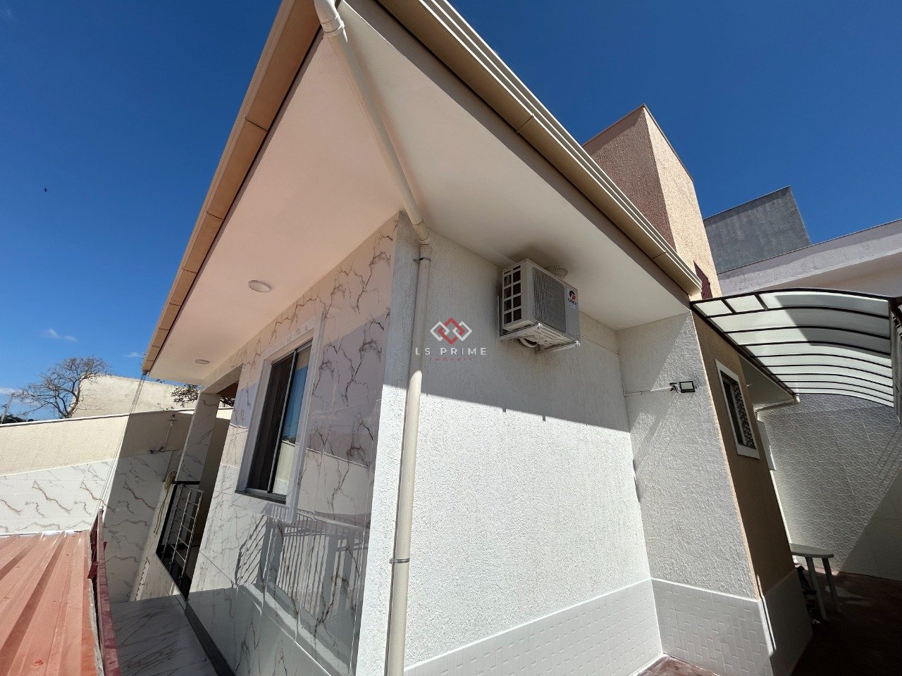 i7rN25Q43_2746689ce84c4b2cb